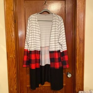 Womens long sleeve cardigan. 2XL Buffalo print. Excellent condition.